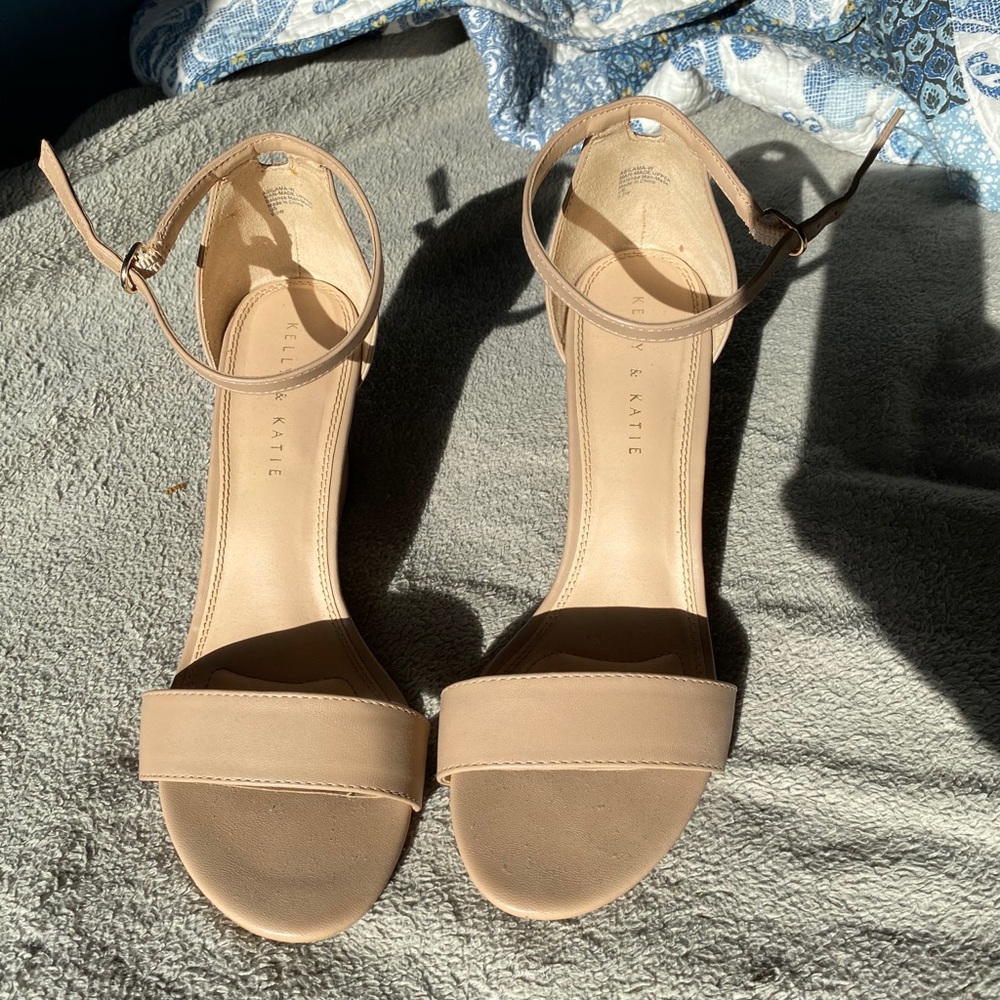 Nude wedges